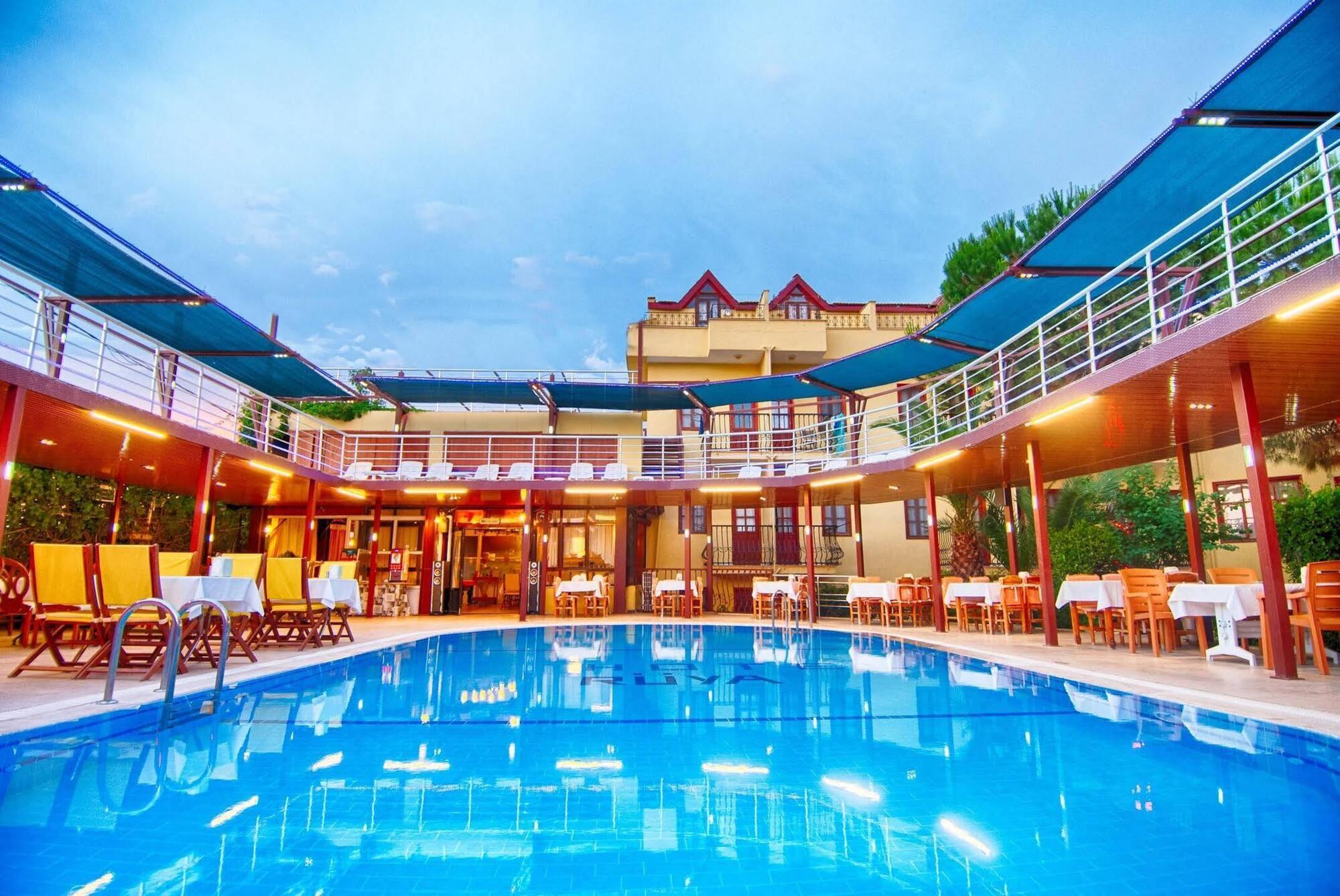 Grand Ruya Hotel Cesme Exterior photo